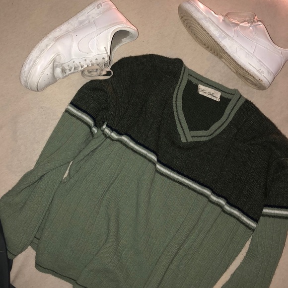 Sweater - Picture 1 of 2